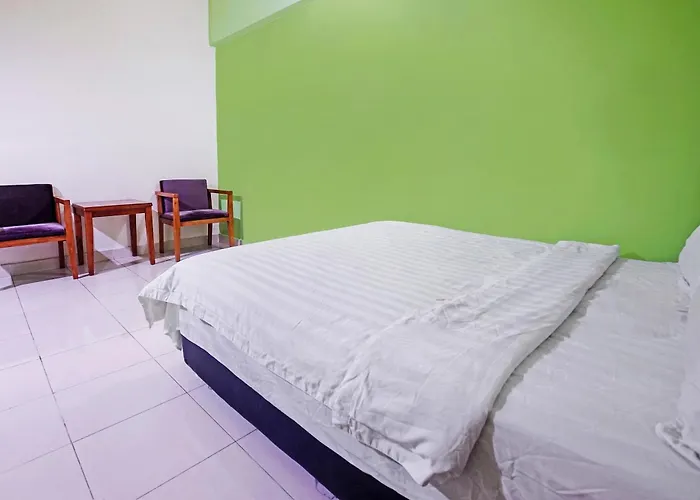 Hotel Night Queen Salak Tinggi