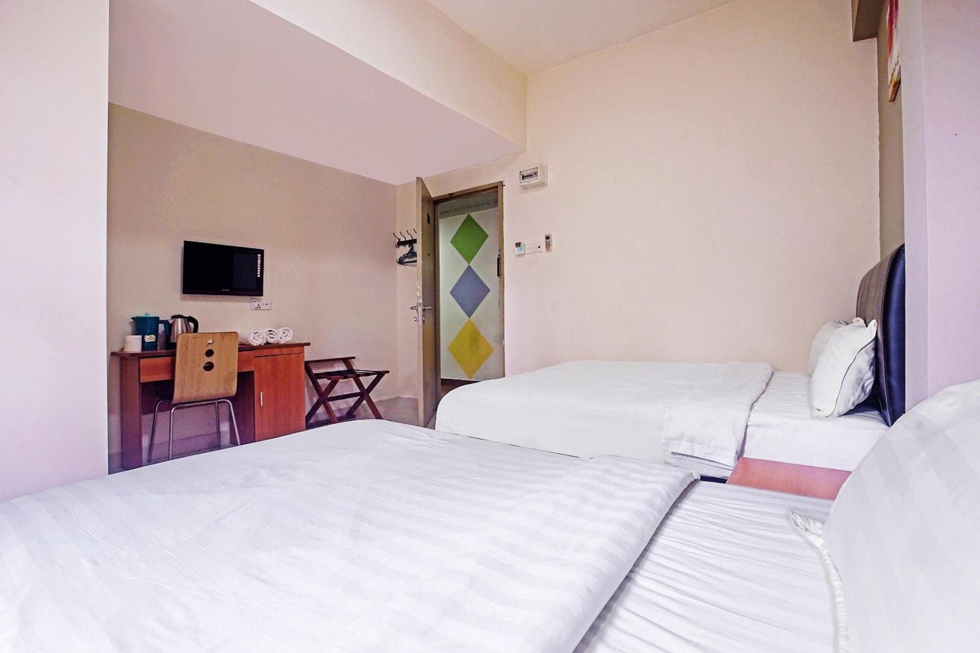 Night Queen Salak Tinggi Hotel