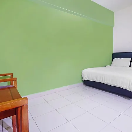 Hotel Night Queen Salak Tinggi Sepang Exterior photo