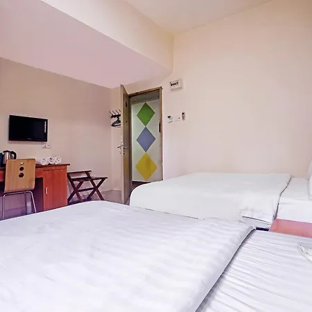 Hotel Night Queen Salak Tinggi Sepang Exterior photo