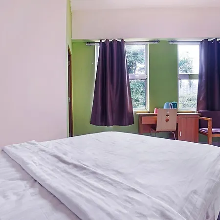 Hotel Night Queen Salak Tinggi Sepang Exterior photo