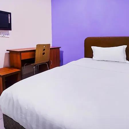 Hotel Night Queen Salak Tinggi Sepang Exterior photo