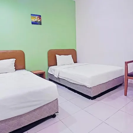 Hotel Night Queen Salak Tinggi Sepang Exterior photo