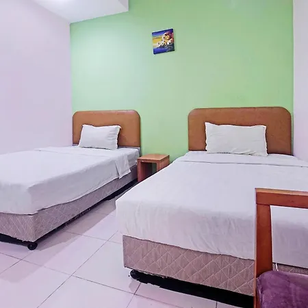Hotel Night Queen Salak Tinggi Sepang Exterior photo